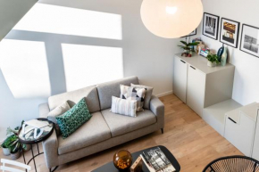 Spacious studio on the Champs-Elysées